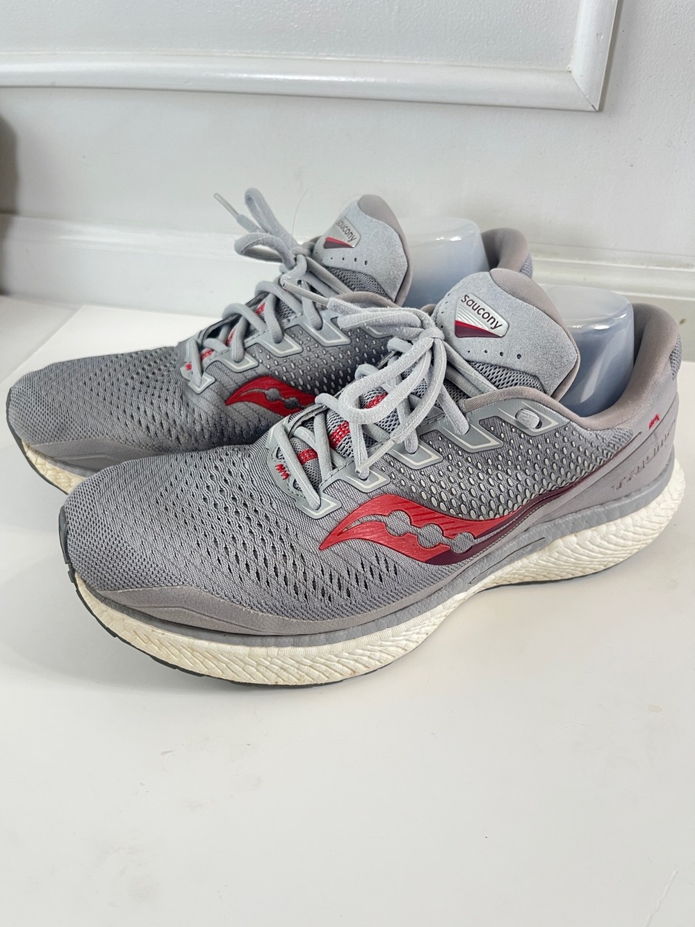 Saucony Triumph 18 Size 12 Mens Running Shoes Grey Red S20595-30